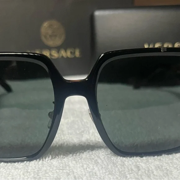 Versace Elegant Black Sunglasses display picture 1